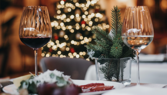 Parhaat joulun oluet ja viinit 2025 – Vinkit joulupöydän juomavalintoihin